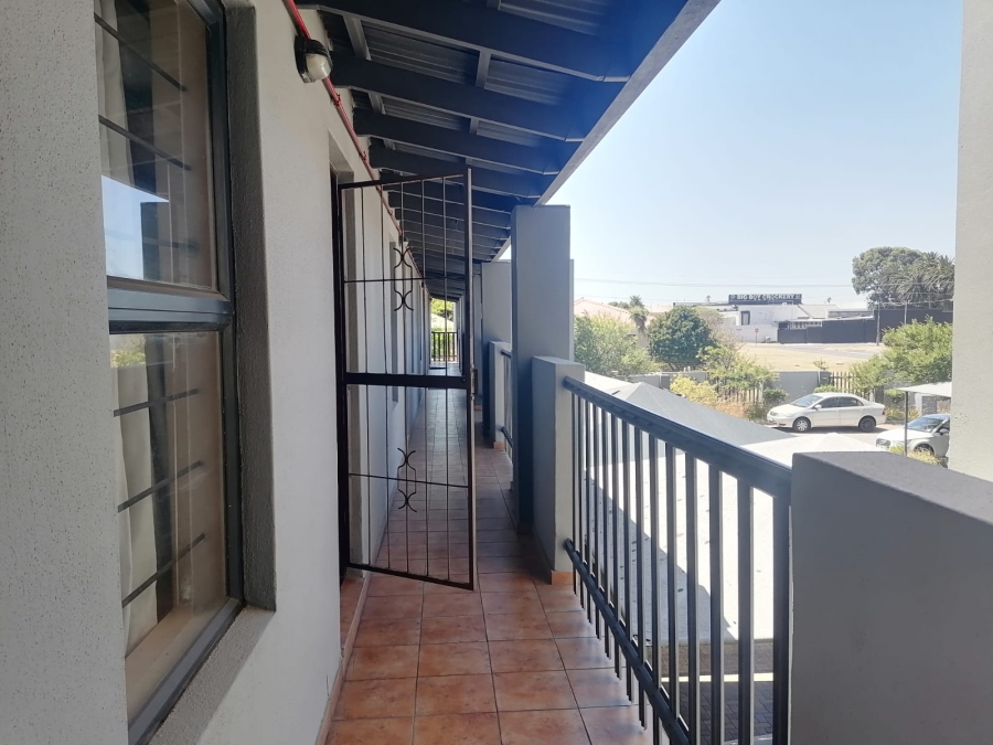 To Let 1 Bedroom Property for Rent in Lansdowne Western Cape